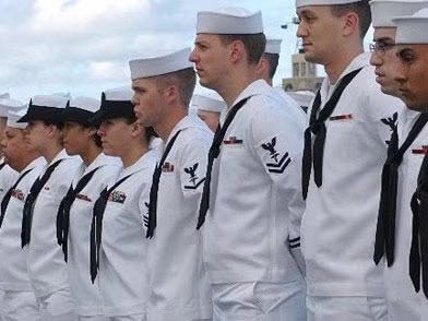 Iran bat giu hai tau hai quan My