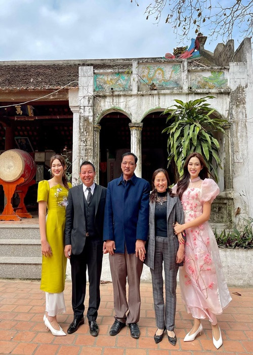 Đầu năm mới, gia đình nàng hậu thường đi du xuân. Ảnh: FB Đỗ Thị Hà.