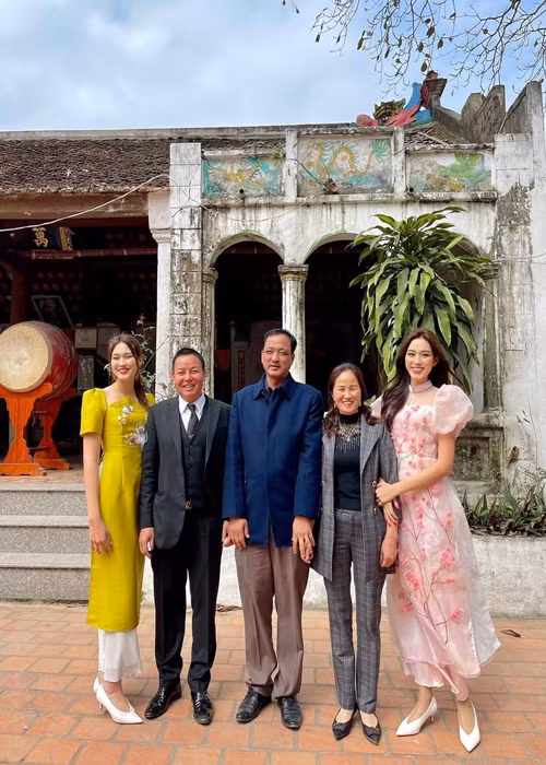 Đầu năm mới, gia đình nàng hậu thường đi du xuân. Ảnh: FB Đỗ Thị Hà.