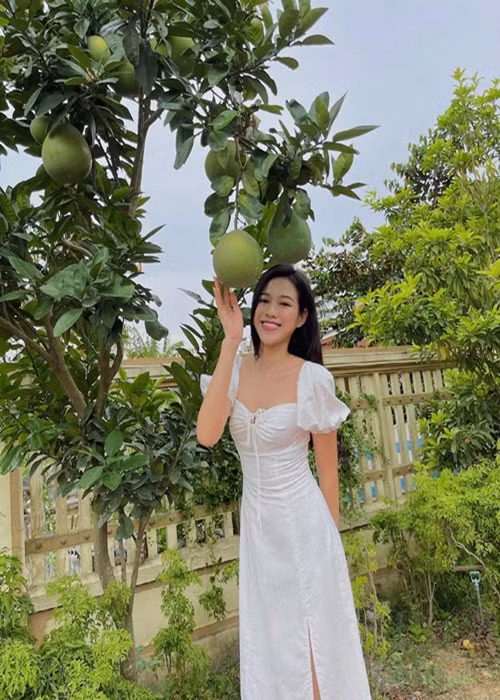 Hình ảnh Đỗ Thị Hà ở căn nhà của bố mẹ thu hút sự quan tâm của nhiều khán giả. Ảnh: FB Đỗ Thị Hà.