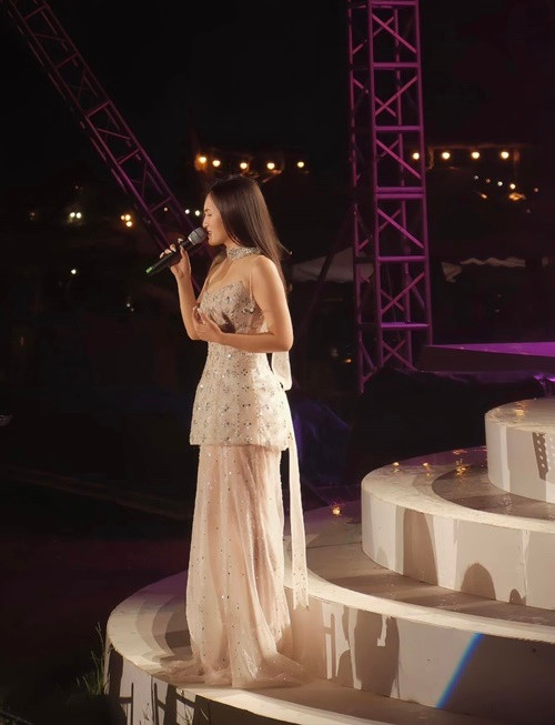 Hình ảnh nữ ca sĩ biểu diễn trên sân khấu vào tháng 5/2024.