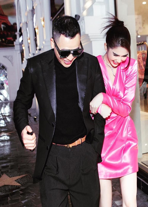 Vũ Khắc Tiệp xin lỗi Ngọc Trinh vì đăng clip. Tuy nhiên, nữ người mẫu vẫn giận, chặn tài khoản ông bầu trên Facebook. Ảnh: FB Khắc Tiệp.