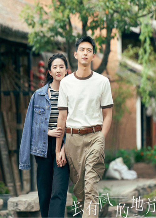 Mối quan hệ giữa Lưu Diệc Phi và Lý Hiện bắt đầu gây chú ý vào tháng 10/2023. Theo Znews, thời điểm đó, một paparazzi tên Bách Hiểu Sanh chia sẻ video ghi lại cảnh Lưu Diệc Phi lên một chiếc xe khá giống xe Lý Hiện từng sử dụng. Nhiều người đặt nghi vấn Lưu Diệc Phi và Lý Hiện nảy sinh tình cảm sau khi đóng chung phim Đi đến nơi có gió. Ảnh: Kinh Tế Đô Thị.