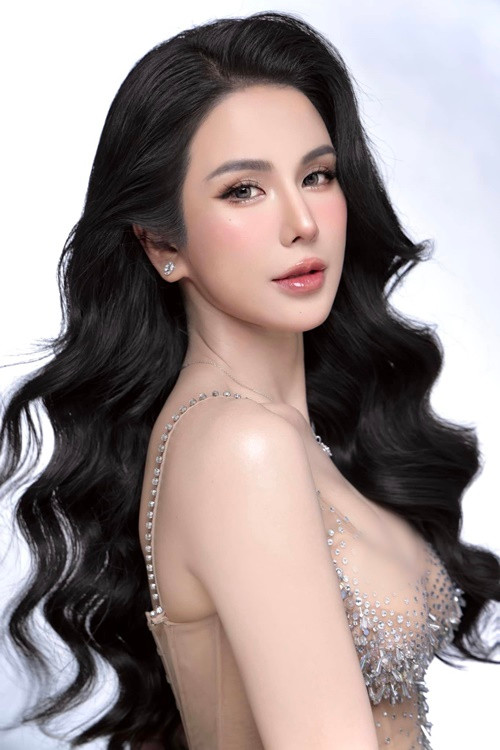 Hậu ly hôn, Diệp Lâm Anh nỗ lực xây dựng sự nghiệp kinh doanh, nghệ thuật. Ảnh: FB Diệp Lâm Anh.