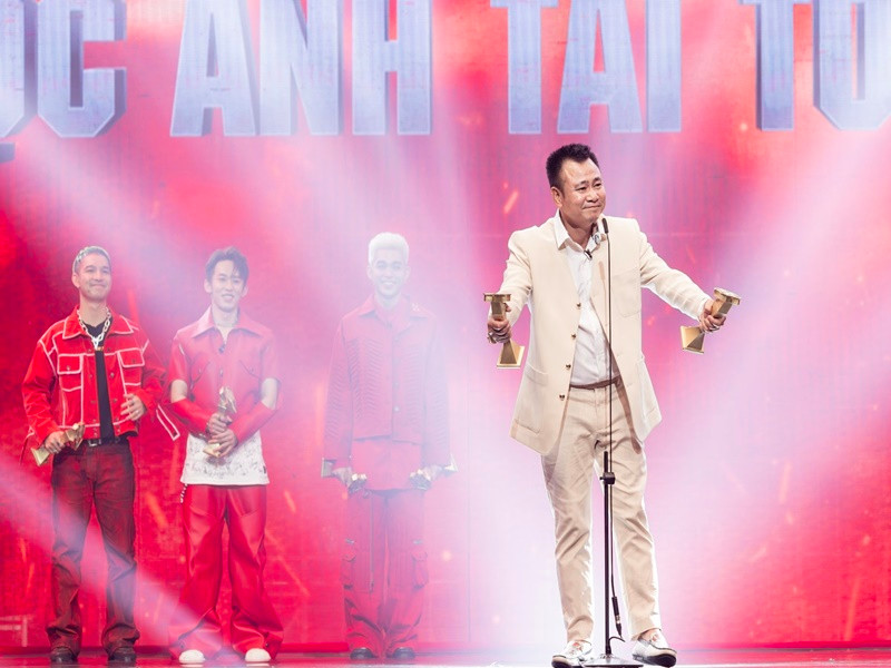 Sau 2 đêm chung kết, Tự Long là một trong 17 anh tài chính thức gia nhập gia tộc Anh tài toàn năng ở Anh trai vượt ngàn chông gai. Ảnh: Dân Việt.