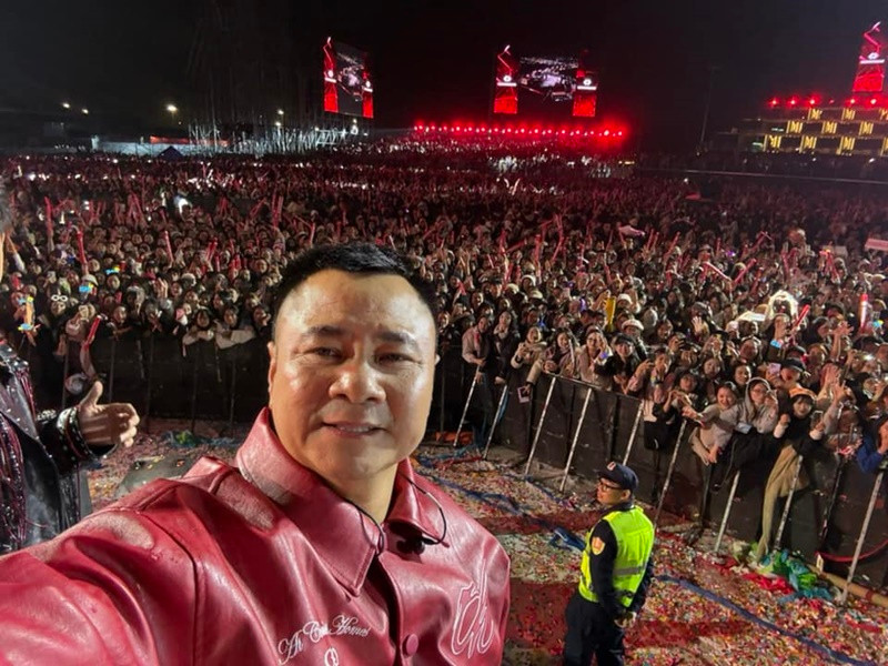 Mới đây, trên trang cá nhân, Tự Long bày tỏ anh rất xúc động trước tình cảm của người hâm mộ đã bình chọn cho anh ở các giải thưởng. Ảnh: FB Tự Long.