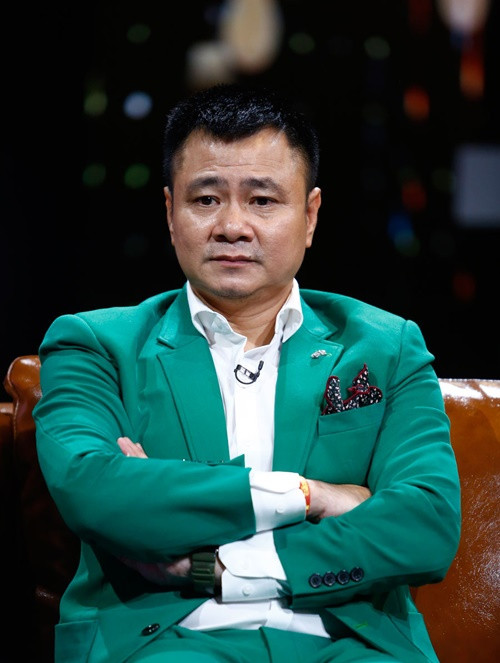 NSND Tự Long chia sẻ trên Người Đưa Tin về gia tài huy chương: “Thực ra tôi đang sở hữu bộ giải thưởng 13 huy chương vàng, bạc các loại. Trong đó là 7 huy chương vàng, 6 huy chương bạc của các loại hình nghệ thuật sân khấu chuyên nghiệp của toàn quốc, có cả kịch, chèo”. Ảnh: Vietnamnet.