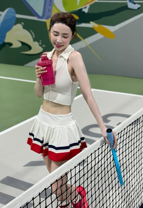 "Cá sấu chúa” Quỳnh Nga trẻ trung, năng động nhưng không kém phần gợi cảm trên sân pickleball. Ảnh: FB Quỳnh Nga.