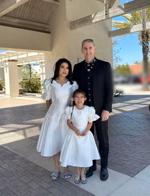 Con gái Bích Tuyền cùng bố mẹ đang sống trong biệt thự 1.600 tỷ ở Mỹ.