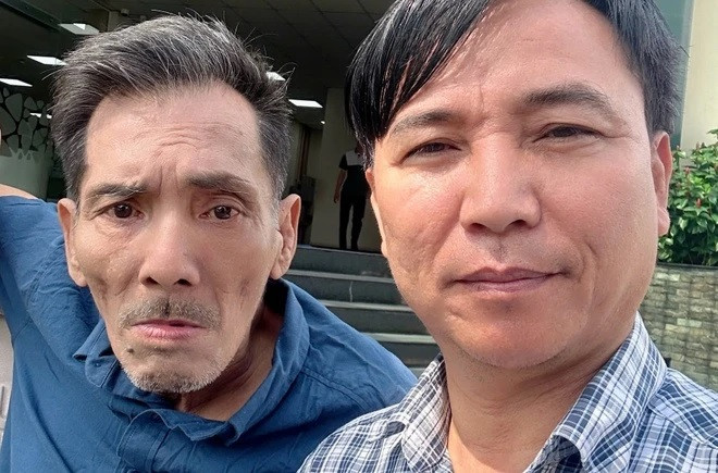 Gặp sự cố sức khỏe, Thương Tín được nhạc sĩ Tô Hiếu giúp đỡ cưu mang. Chính nam nhạc sĩ đã chi trả toàn bộ chi phí thăm khám cho Thương Tín. Sự vắng mặt của con trai Thương Tín giữa lúc nam nghệ sĩ bệnh tật khiến nhiều người thắc mắc.