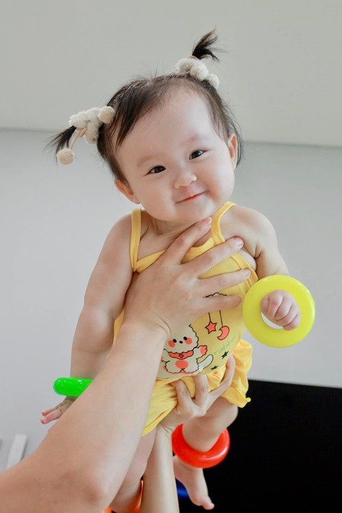 Ijin ăn mặc nữ tính, dễ thương như công chúa nhỏ.