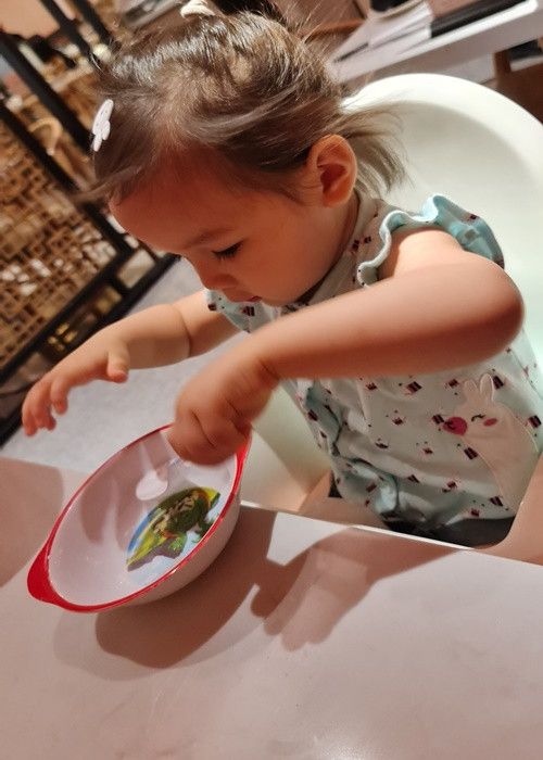 Bé Anna xinh xắn, đáng yêu, thừa hưởng những nét đẹp của bố mẹ. Ảnh: FB Lý Hồng Nhung.