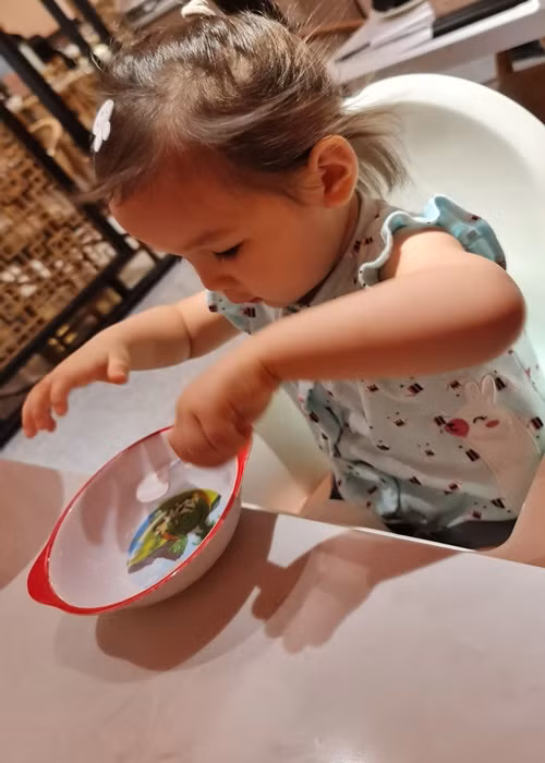 Bé Anna xinh xắn, đáng yêu, thừa hưởng những nét đẹp của bố mẹ. Ảnh: FB Lý Hồng Nhung.