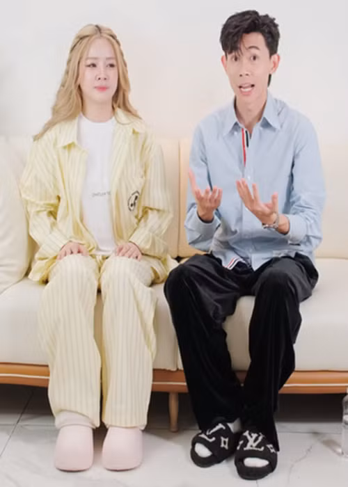 Vào tháng 5/2024, Mie cùng Hồng Thanh làm clip để làm rõ những tin đồn không đúng ngày còn hẹn hò như "Hồng Thanh dựa dẫm vào Mie", "Hồng Thanh chu cấp, mua đồ hiệu cho Mie". Mie và Hồng Thanh khẳng định cả hai chưa bao giờ nương tựa nhau về vật chất khi còn gắn bó. Ảnh: Hoa Học Trò.