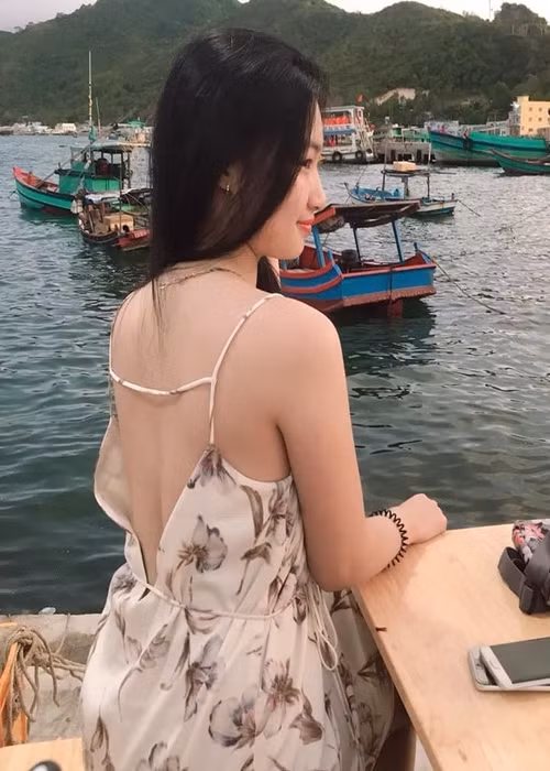 Vợ Tiết Cương không hoạt động trong showbiz, chỉ được chú ý sau đám cưới.