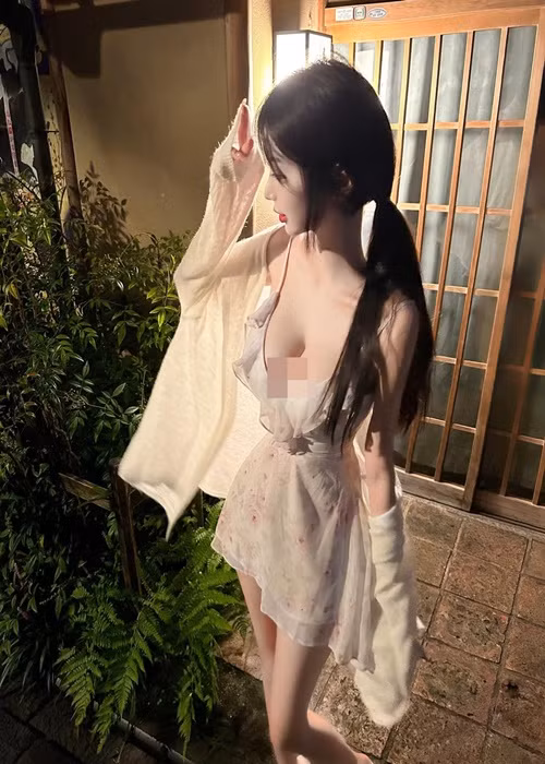 Vóc dáng thon thả gợi cảm của Soon Ne khiến nhiều người phải ghen tỵ.