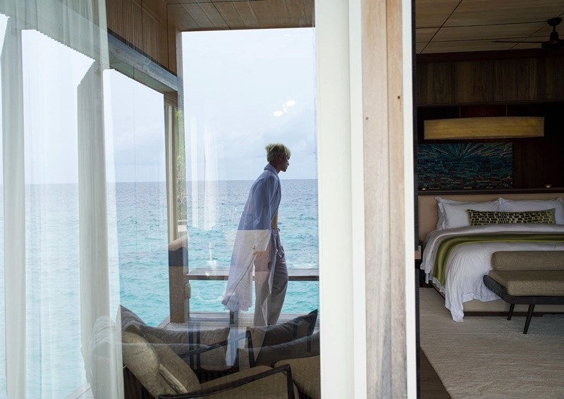 Nam thiết kế thường xuyên du lịch xa xỉ.