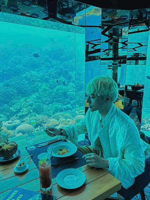 Lý Quí Khánh khoe ăn uống sang chảnh.