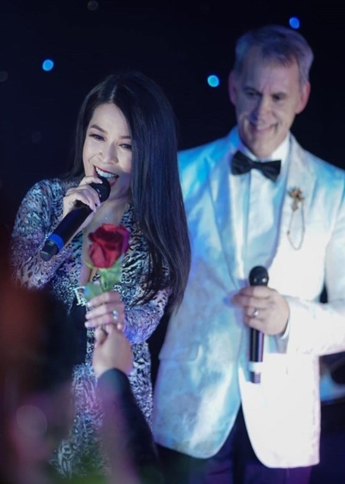 Nhiều khán giả bày tỏ rằng họ thông cảm cho Đàm Vĩnh Hưng khi anh bị mất vài ngón chân vì vụ tai nạn. Tuy nhiên, không ít cư dân mạng đứng về phía vợ chồng Bích Tuyền. Ảnh: FB Bích Tuyền.