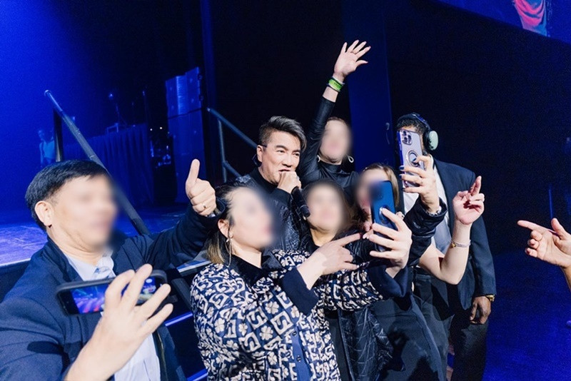 Đàm Vĩnh Hưng cho rằng nếu anh sai, tòa sẽ xử sai. “Xin đừng tạo nghiệp cho mình bằng những lời nói, những câu viết cho sướng miệng nhất thời. Lời cuối! Không phải chuyện của mình! Làm ơn ngồi yên!”, Mr Đàm nhắn nhủ antifan. Ảnh: FB Đàm Vĩnh Hưng.