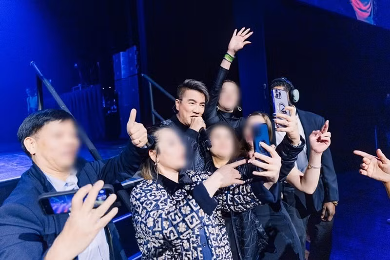 Đàm Vĩnh Hưng cho rằng nếu anh sai, tòa sẽ xử sai. “Xin đừng tạo nghiệp cho mình bằng những lời nói, những câu viết cho sướng miệng nhất thời. Lời cuối! Không phải chuyện của mình! Làm ơn ngồi yên!”, Mr Đàm nhắn nhủ antifan. Ảnh: FB Đàm Vĩnh Hưng.