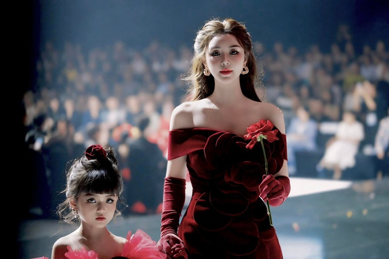 Quỳnh Kool gây chú ý với vẻ đẹp như búp bê sống khi làm người mẫu. Ảnh: FB Quỳnh Kool.