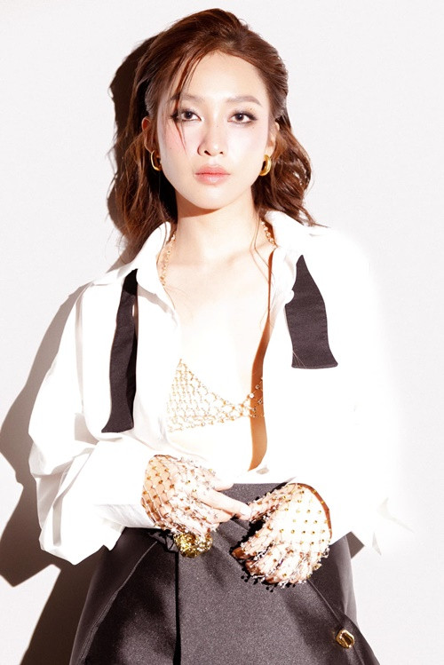 Khả Ngân sở hữu vóc dáng thon gọn, gương mặt khả ái. Ảnh: FB Khả Ngân.