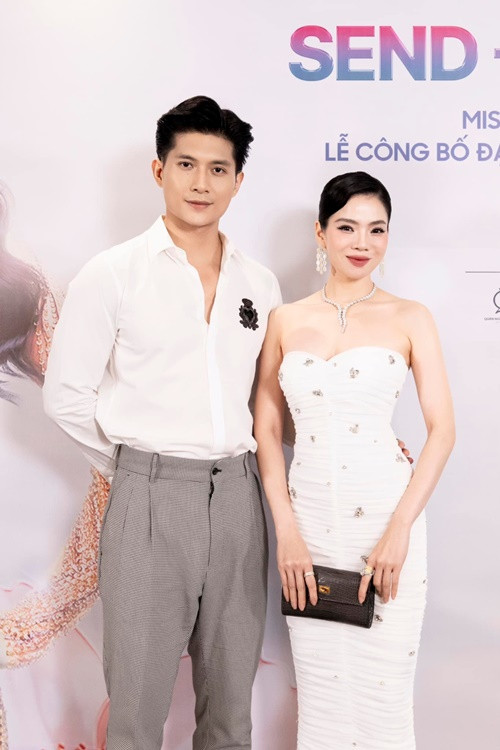 Phong cách thời trang của cặp đôi "chị em" nổi tiếng của Vbiz có sự đồng điệu.