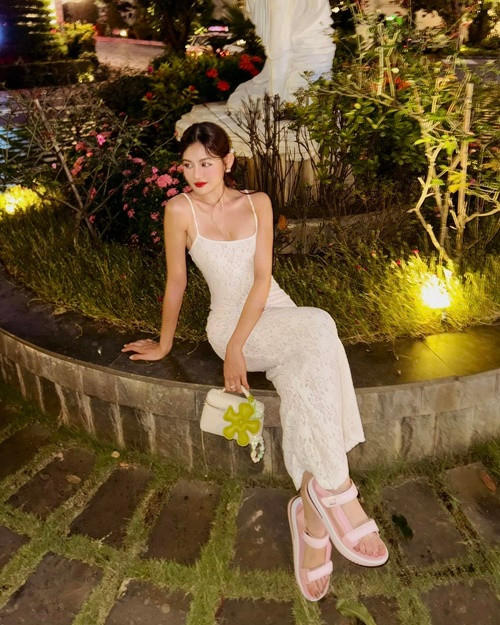 Thùy Anh theo đuổi phong cách gợi cảm, trẻ trung. Ảnh: FB Thùy Anh.
