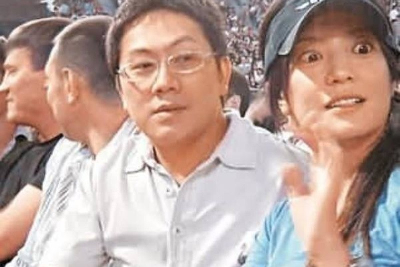 Vì lo lắng chuyện tình cảm với Diệp thiếu gia bị ảnh hưởng, Triệu Vy nói xấu tình cũ Phạm Vũ Lâm trong các cuộc phỏng vấn. Hành động này khiến Vũ Lâm rất tức giận, đến mức đâm đơn kiện cô ra tòa. Sau đó, vì bị fan của Triệu Vy công kích, Vũ Lâm đành phải rút đơn. Sau cùng, Triệu Vy chia tay Diệp Mậu Thanh sau 5 năm bên nhau. Ảnh: Vietnamnet.