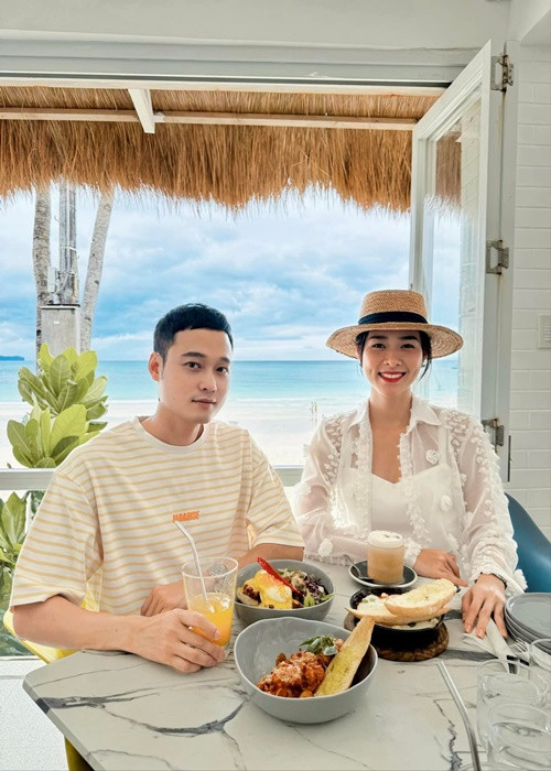 Trong những năm qua, Quang Vinh làm blogger du lịch, ít đi hát. Diệp Bảo Ngọc vẫn tích cực hoạt động nghệ thuật. Ảnh: FB Diệp Bảo Ngọc.