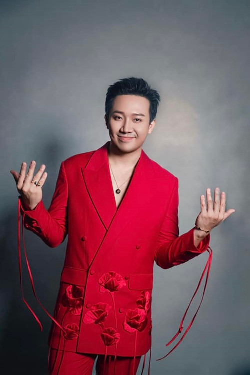 Trấn Thành khen ngợi, qua những buổi tập diễn xuất, Kỳ Duyên, Tiểu Vy và Quốc Anh nắm bắt những hướng dẫn của anh rất tốt, thể hiện được tiềm năng của mình. Ảnh: FB Trấn Thành.