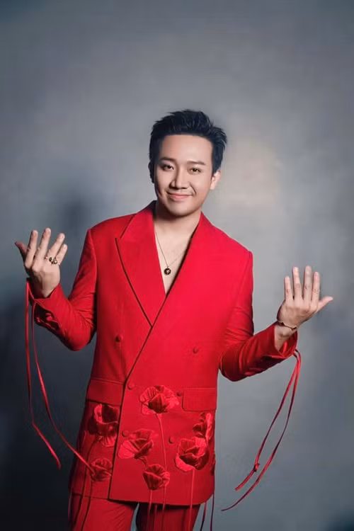 Trấn Thành khen ngợi, qua những buổi tập diễn xuất, Kỳ Duyên, Tiểu Vy và Quốc Anh nắm bắt những hướng dẫn của anh rất tốt, thể hiện được tiềm năng của mình. Ảnh: FB Trấn Thành.