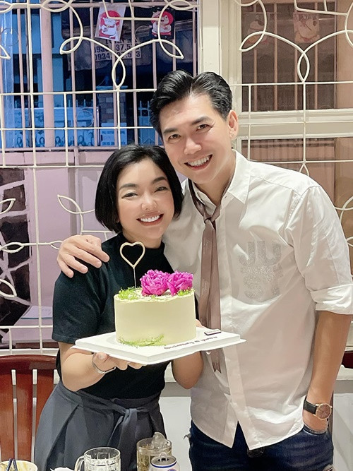 Vợ chồng Phương Anh từng mất một khoản tiền rất lớn khiến cả hai mệt mỏi, chán chường nên đóng cửa lòng mình. Ảnh: FB Muhammad Khan.