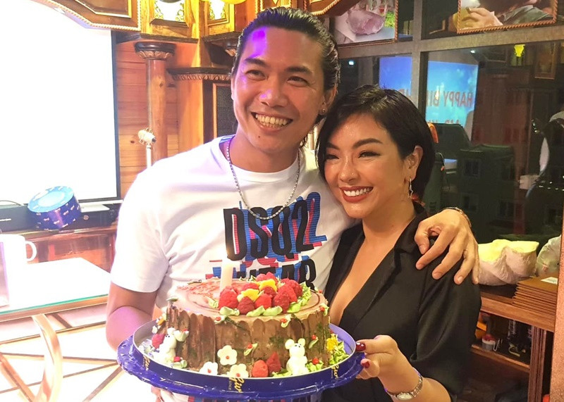 Tuy nhiên, cùng cởi mở với đối phương, Phương Anh và chồng đã vượt qua biến cố. Ảnh: FB Muhammad Khan.