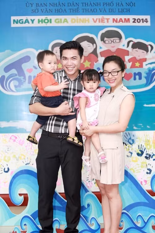 Khi Phương Anh đi công tác từ 1-2 tháng, Muhammad chăm lo cho các con để nữ ca sĩ yên tâm ca hát. Ảnh: FB Phương Anh.