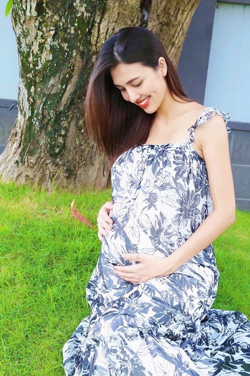 Người đẹp rạng rỡ khi mang bầu lần 2. Ảnh: FB Huỳnh Thanh Tuyền.