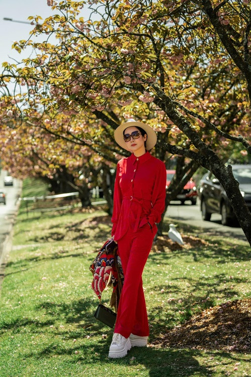 Chuyến du lịch nước ngoài của nàng hậu thường kéo dài nhiều ngày.