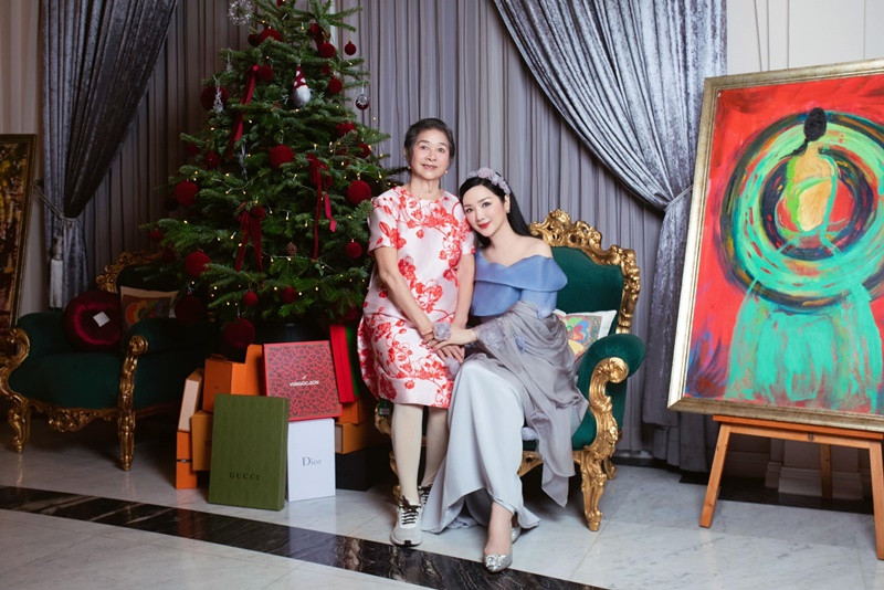 Giáng My khoe đón Giáng sinh bên mẹ.