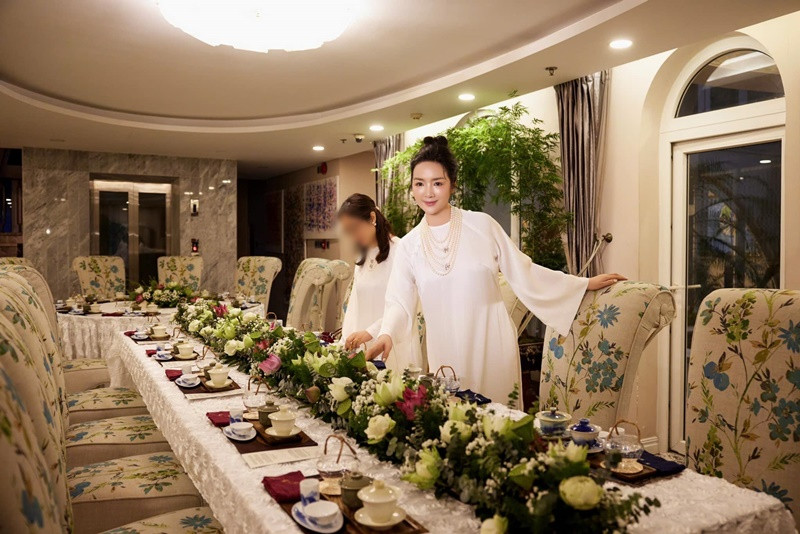 Dịp sinh nhật, lễ Tết, Giáng My thường mời bạn bè đến dự tiệc tại nhà.