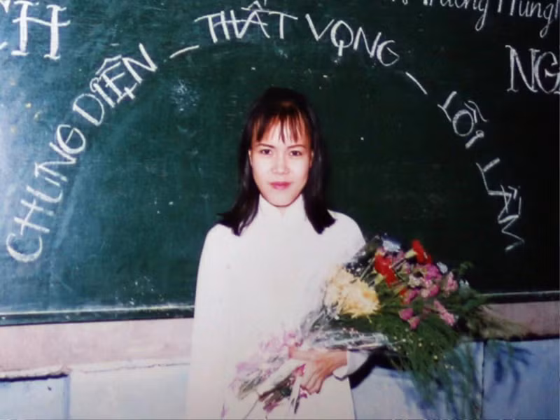 Việt Hương điệu đà, nữ tính ngày trẻ. Ảnh: Saostar.