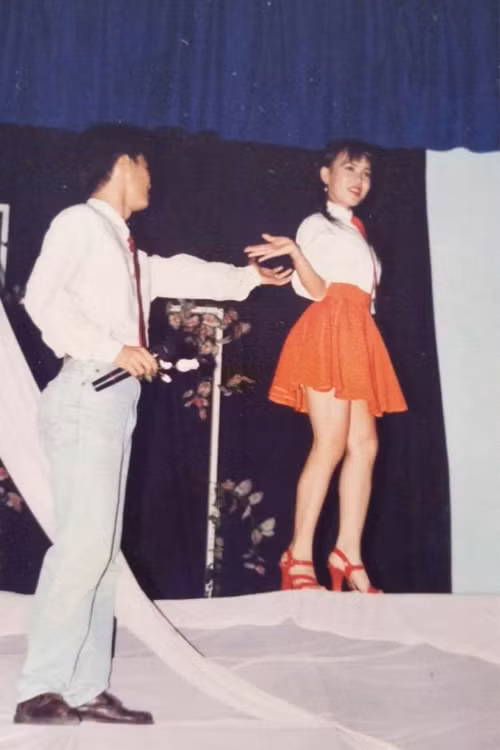 Tiết Cương chia sẻ trên Đẹp, khi diễn Việt Hương rất bốc, nhưng lại cũng rất để ý nhường bạn diễn. Ảnh: Đẹp.