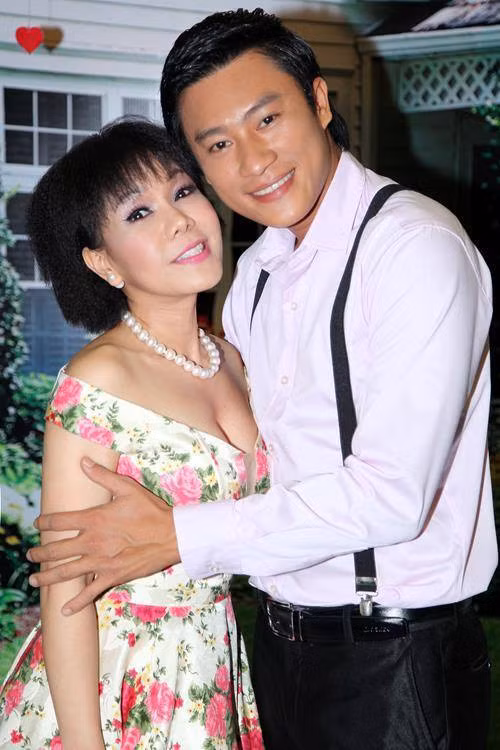 Việt Hương ngày càng đẹp mặn mà sau 1 lần sinh nở. Ảnh: FB Việt Hương.