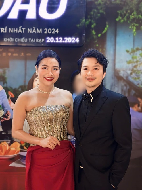 Mới đây, trong buổi ra mắt phim điện ảnh Chị dâu, diễn viên Lê Khánh sánh đôi bên chồng - diễn viên Tuấn Khải.