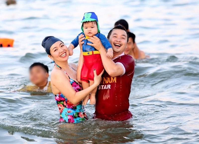 Tháng 10/2018, sau 4 năm kết hôn, Lê Khánh sinh con trai đầu lòng Tuấn Khang.