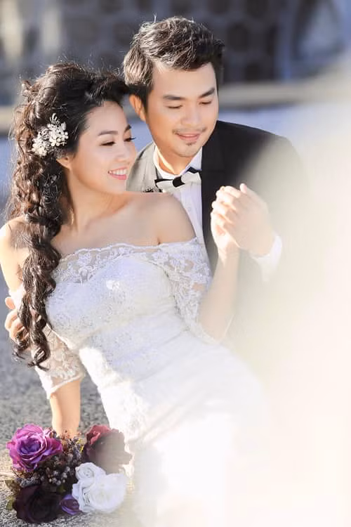 Hẹn hò 12 năm, Lê Khánh và Tuấn Khải mới làm đám cưới. Trước khi quyết định kết hôn, cả hai từng chia tay 4 tháng.