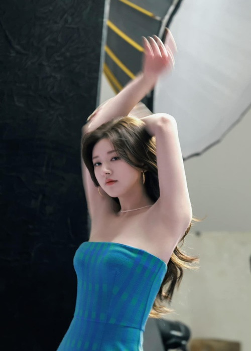 Triệu Lộ Tư khoe vóc dáng nuột nà khi chưa giảm cân quá đà. Ảnh: Người Đưa Tin.