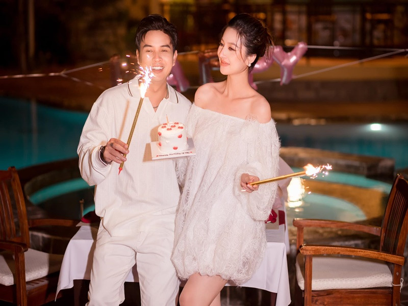 Nam ca sĩ tổ chức sinh nhật cho vợ vào tháng 11/2024. Ảnh: FB Tuệ Như.