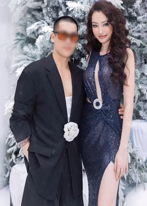 Nữ người mẫu tham gia một số sự kiện thời trang khi về nước. Ảnh: FB Trương Tri Trúc Diễm.