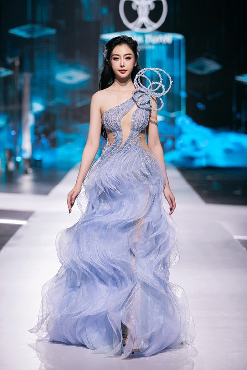 Nguyễn Thị Diễm sinh năm 1998, đến từ Cao Bằng, cao 1m76, có số đo ba vòng 78-64-90 cm. Cô từng vào top 20 Miss Grand Vietnam 2023, top 5 Hoa hậu các Dân tộc Việt Nam 2022. Nguyễn Thị Diễm hiện tại là một trong những thí sinh mạnh của cuộc thi Hoa hậu Quốc gia Việt Nam 2024. Ảnh: FB Nguyễn Thị Diễm.